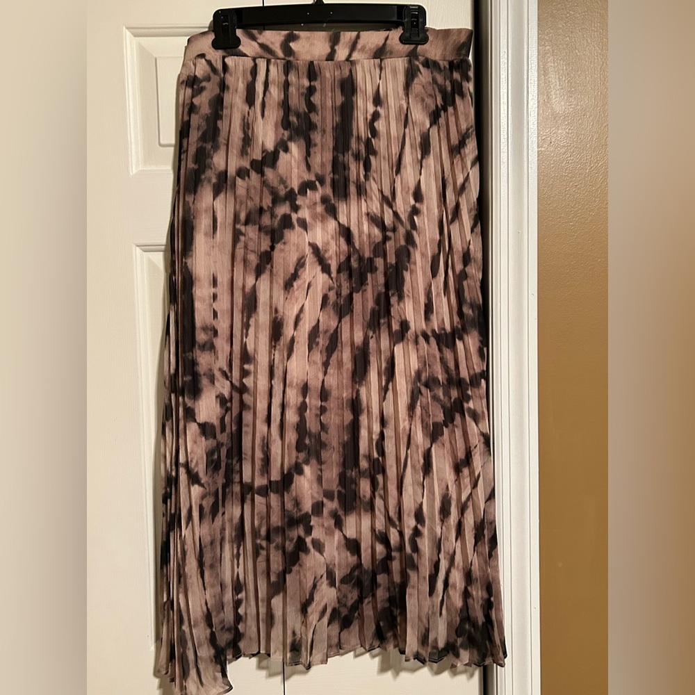 Simply Vera Vera Wang Taupe and Black Skirt